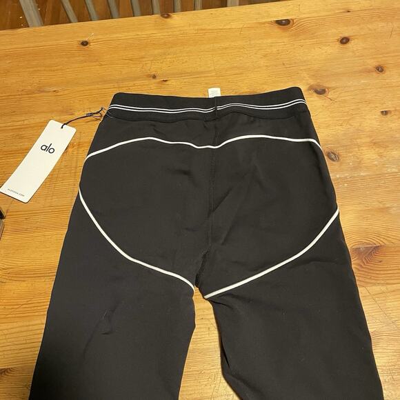 (BRAND NEW) Alo Yoga Heart Throb Set Size Small Bra Size Medium Leggings - Picture 8 of 9